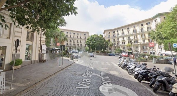 locale commerciale in affitto a Napoli in zona Vomero