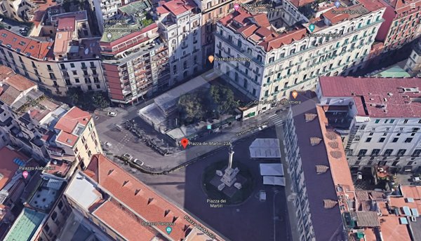 locale commerciale in affitto a Napoli in zona Chiaia