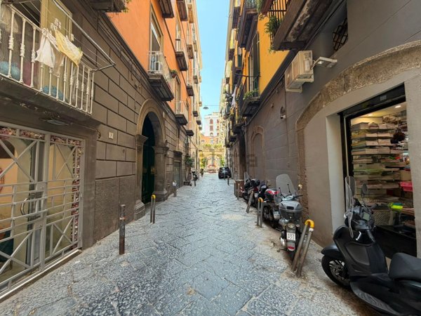 appartamento in affitto a Napoli in zona Chiaia