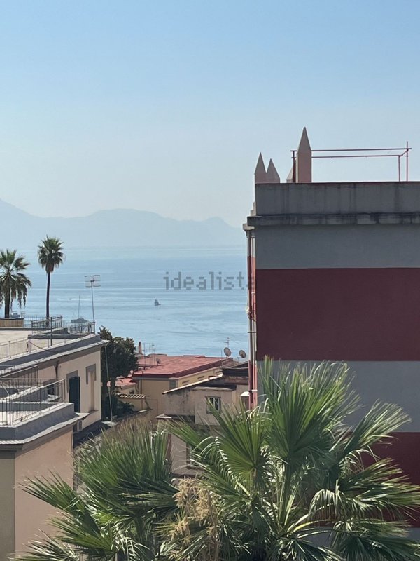 appartamento in affitto a Napoli in zona Chiaia