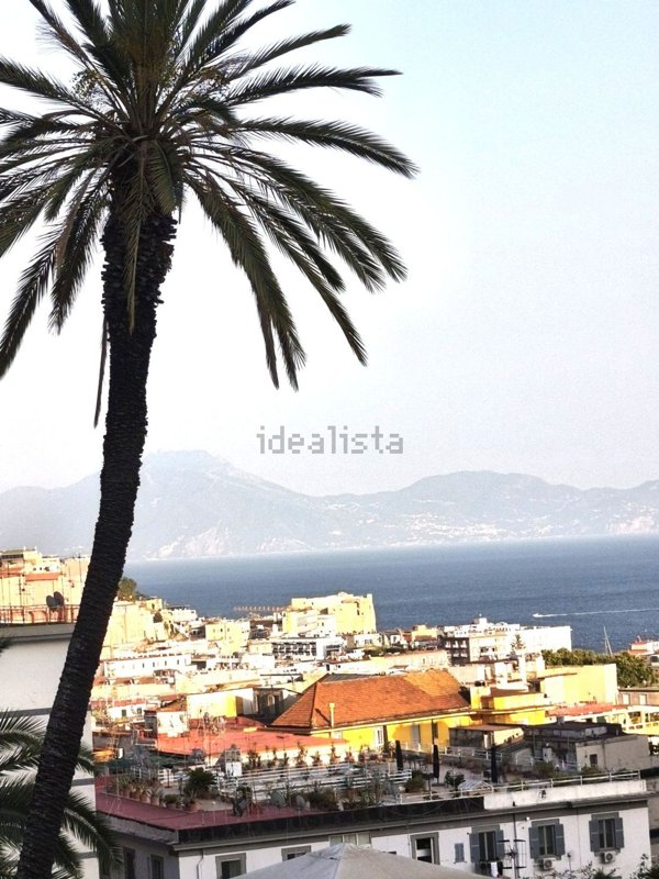 appartamento in affitto a Napoli in zona Chiaia