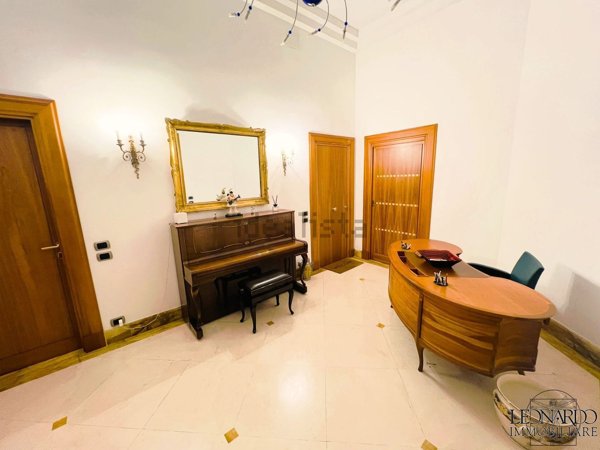 appartamento in affitto a Napoli in zona Chiaia