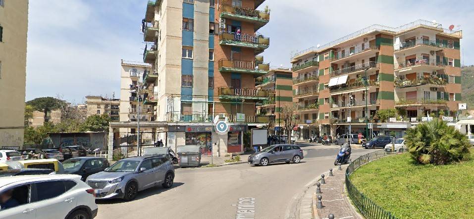 negozio in affitto a Napoli in zona Soccavo
