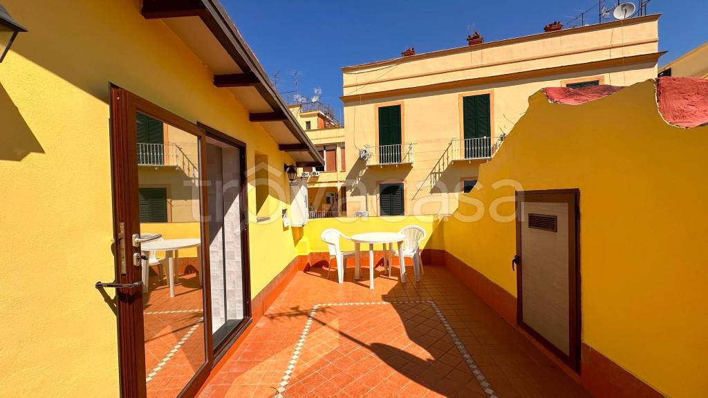 appartamento in affitto a Napoli in zona Chiaia