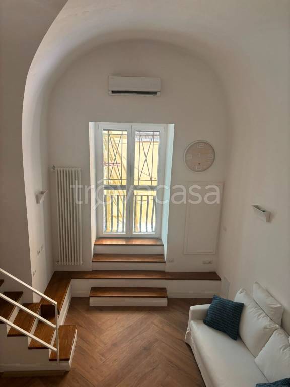 appartamento in affitto a Napoli in zona Chiaia