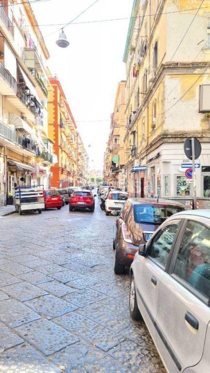 negozio in affitto a Napoli