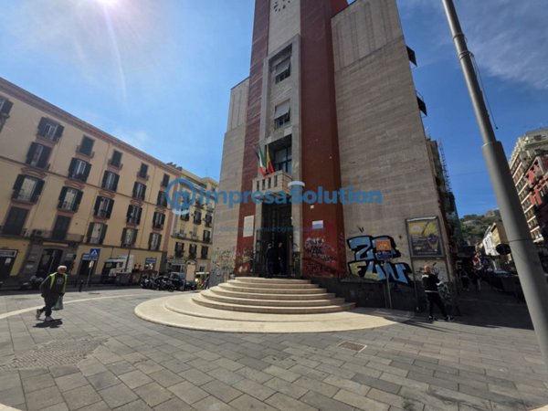 negozio in affitto a Napoli in zona Chiaia
