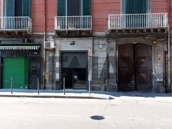 negozio in affitto a Napoli