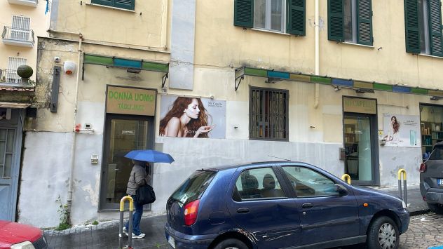 negozio in affitto a Napoli in zona Vomero