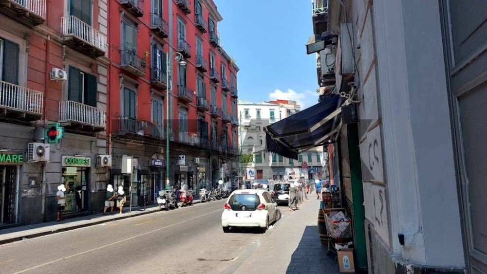 locale commerciale in affitto a Napoli