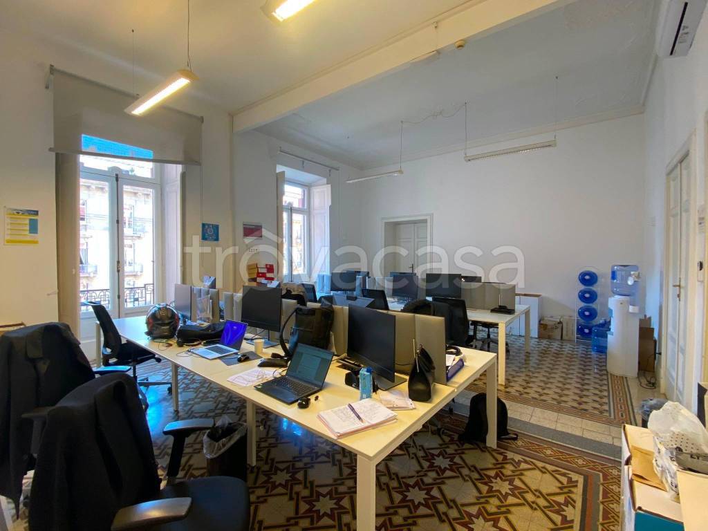 ufficio in affitto a Napoli in zona Chiaia