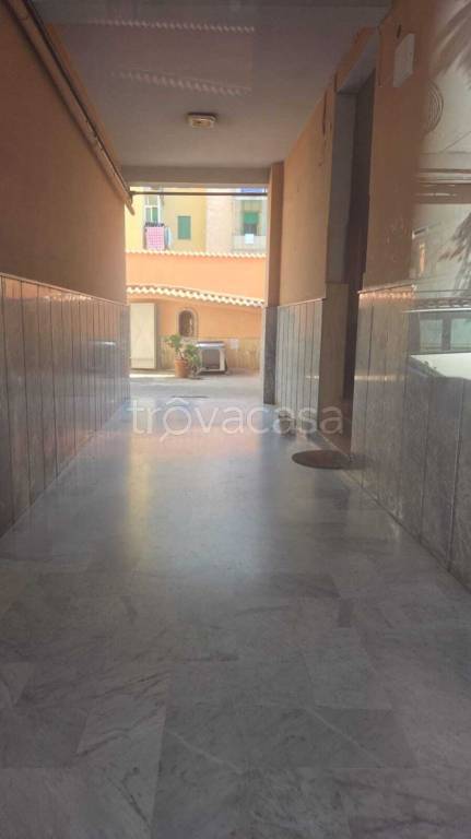 locale commerciale in affitto a Napoli in zona Secondigliano