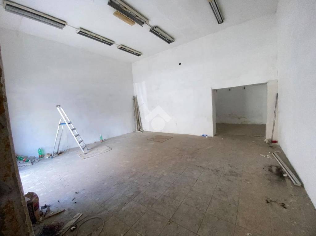 locale commerciale in affitto a Napoli in zona Bagnoli