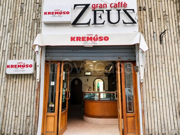 negozio in affitto a Napoli in zona Arenella