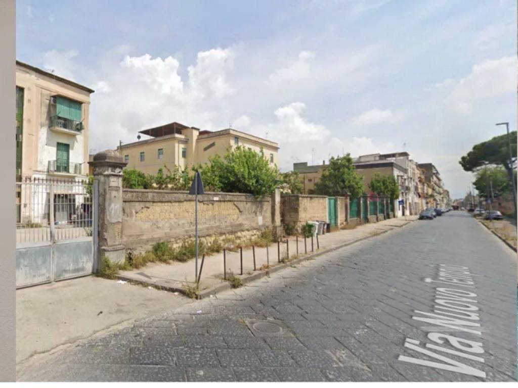 locale commerciale in affitto a Napoli in zona Capodichino