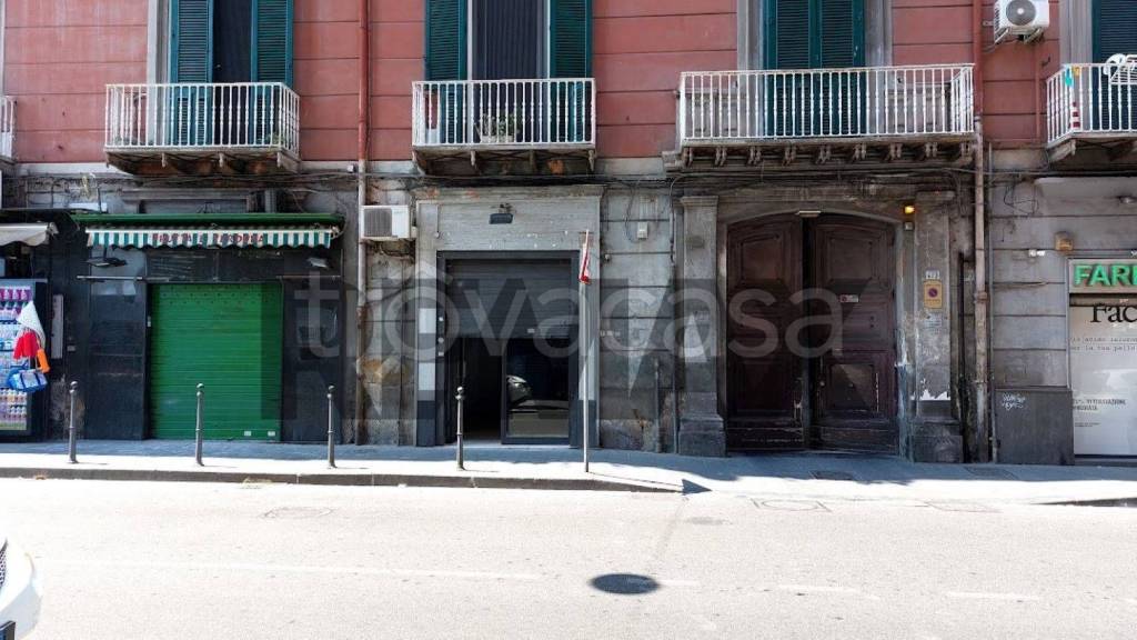 negozio in affitto a Napoli