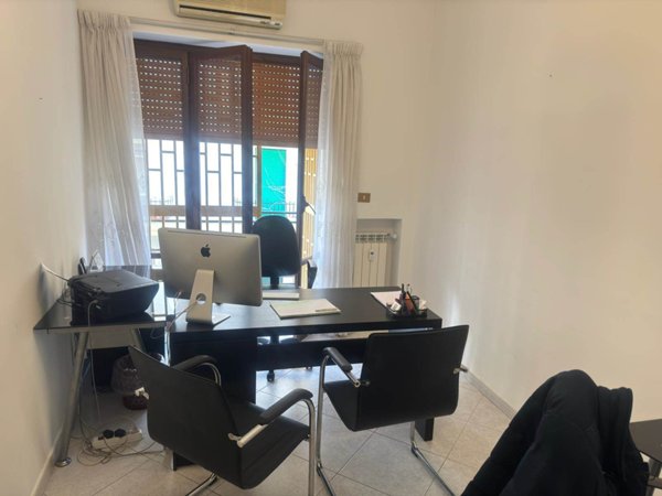 ufficio in affitto a Napoli in zona Chiaia