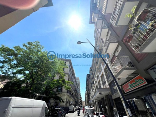 negozio in affitto a Napoli in zona Vomero