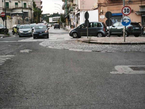 negozio in affitto a Napoli