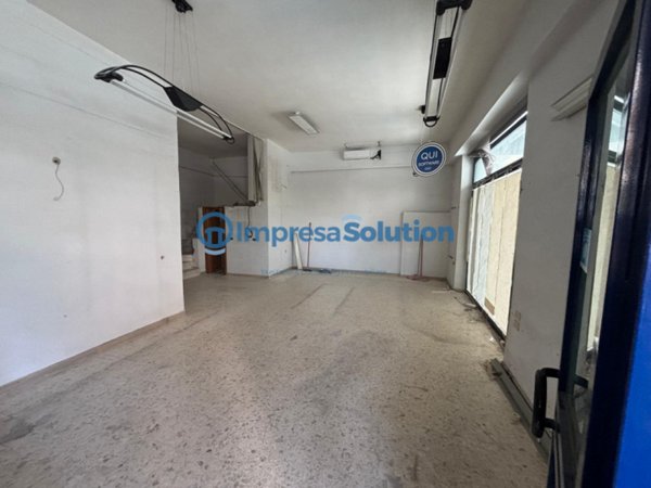 negozio in affitto a Napoli in zona Vomero