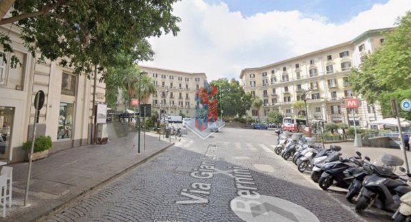 locale commerciale in affitto a Napoli in zona Vomero