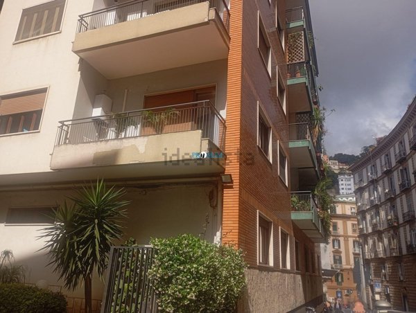 appartamento in affitto a Napoli in zona Chiaia