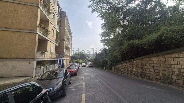 locale commerciale in affitto a Napoli in zona Arenella