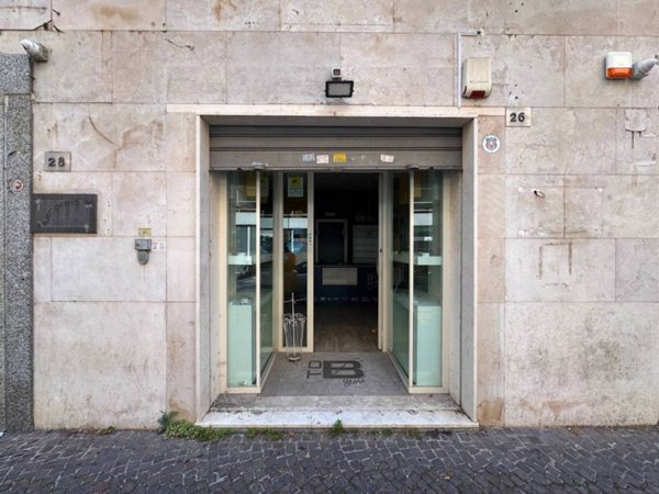 negozio in affitto a Napoli in zona Vomero