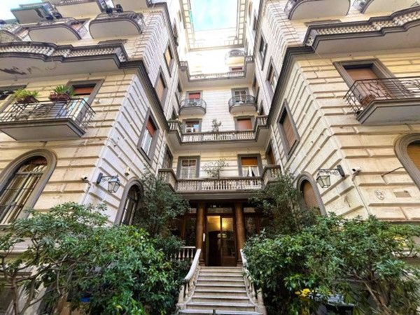 appartamento in affitto a Napoli in zona Chiaia