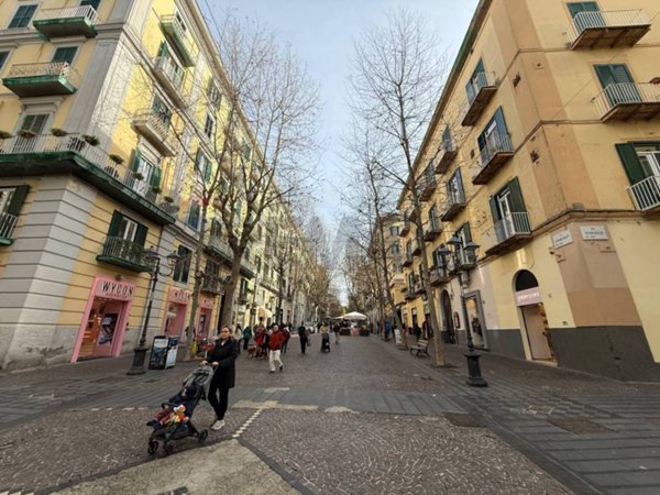 locale commerciale in affitto a Napoli in zona Vomero