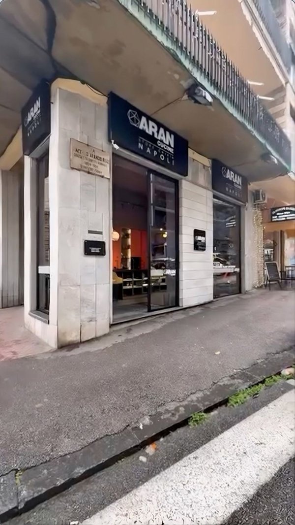 locale commerciale in affitto a Napoli in zona Chiaia