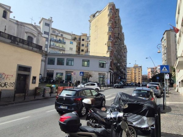 negozio in affitto a Napoli in zona Arenella