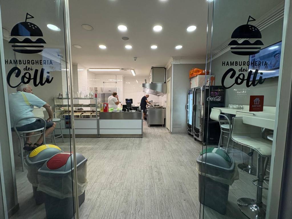 negozio in affitto a Napoli in zona Capodimonte / Colli Aminei
