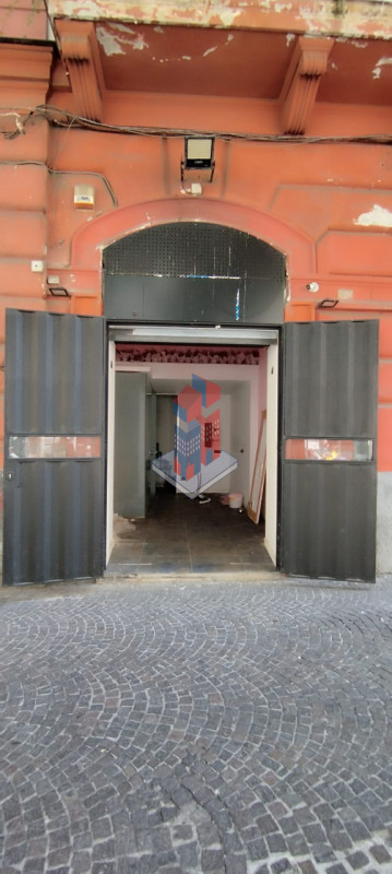 negozio in affitto a Napoli in zona Vomero