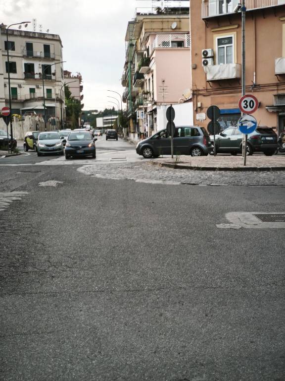 negozio in affitto a Napoli