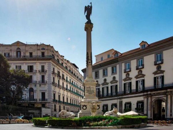 appartamento in affitto a Napoli in zona Chiaia