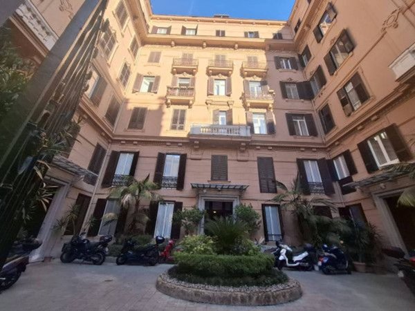 appartamento in affitto a Napoli in zona Chiaia