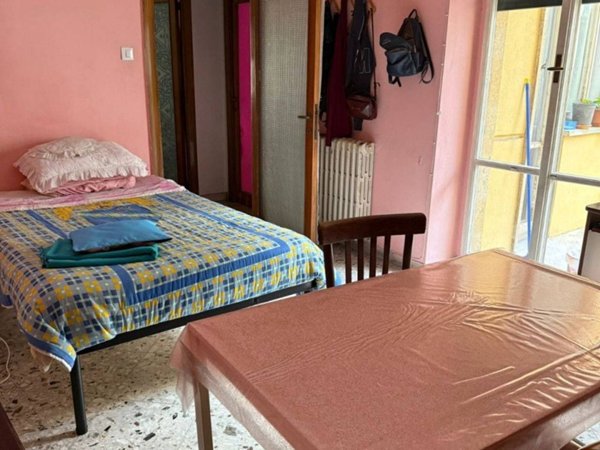 negozio in affitto a Napoli in zona Vomero