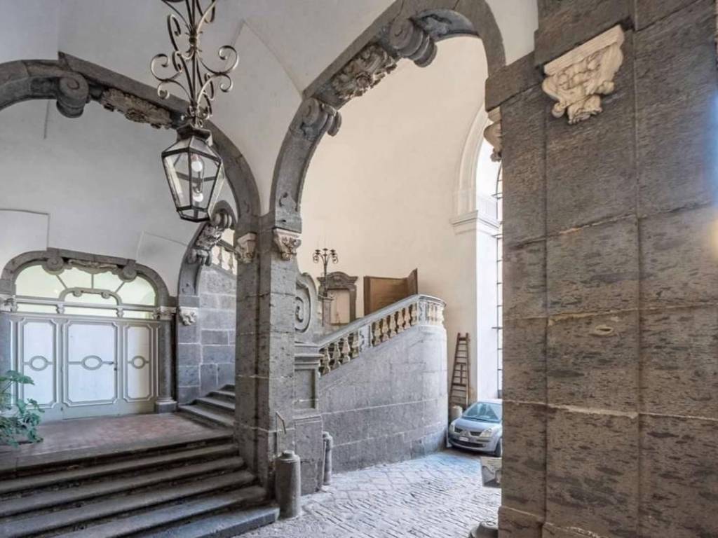 appartamento in affitto a Napoli in zona Chiaia