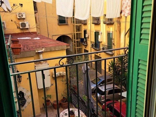 appartamento in affitto a Napoli in zona Stella