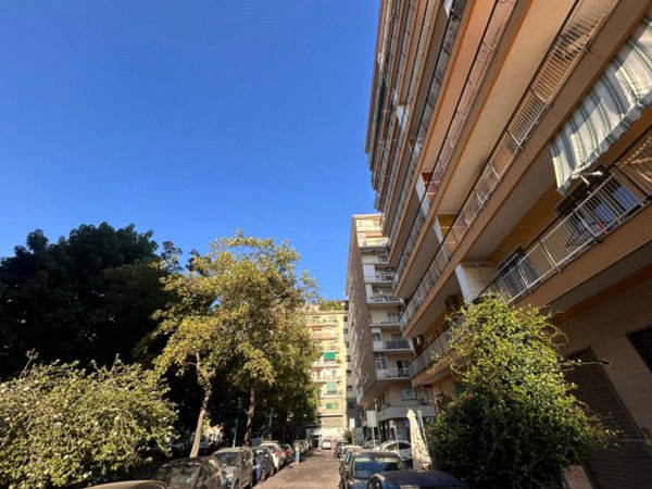 locale commerciale in affitto a Napoli in zona Arenella