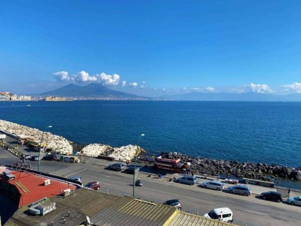 appartamento in affitto a Napoli in zona Chiaia