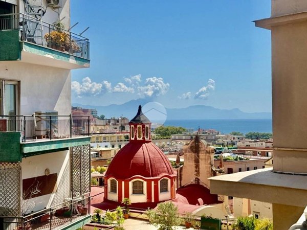 appartamento in affitto a Napoli in zona Chiaia