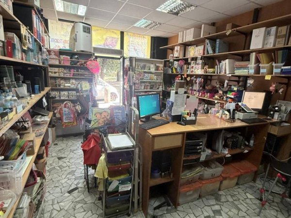 negozio in affitto a Napoli in zona Fuorigrotta