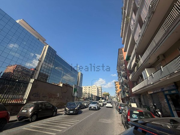locale commerciale in affitto a Napoli in zona Fuorigrotta