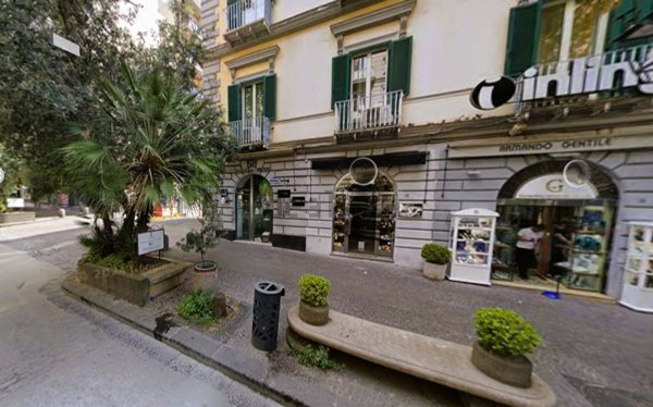 locale commerciale in affitto a Napoli in zona Vomero