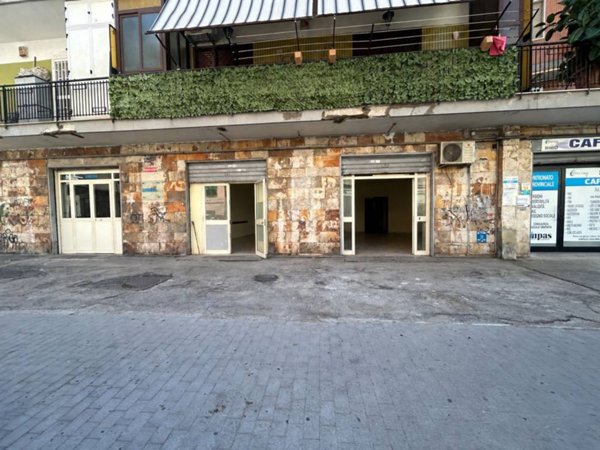 negozio in affitto a Napoli