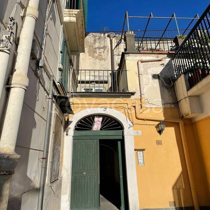 appartamento in affitto a Napoli in zona Chiaia