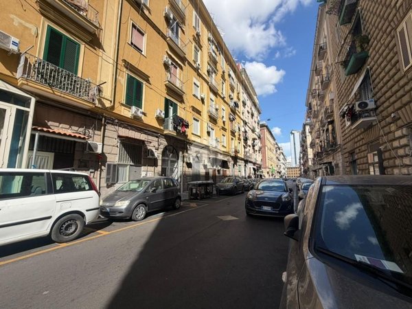 negozio in affitto a Napoli in zona Vicaria
