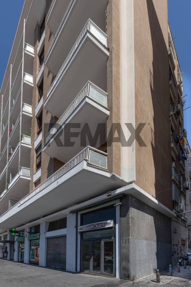 locale commerciale in affitto a Napoli in zona Chiaia